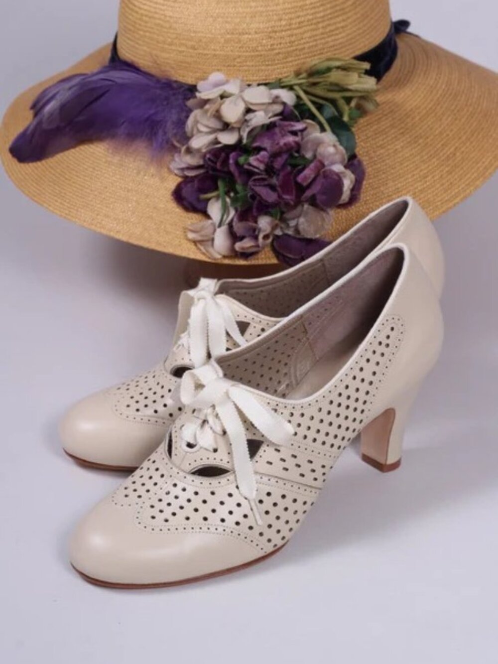 New Box Memery Reproduction 1930s Marie oxford high heels - Cream, EU 38W - Picture 5 of 5